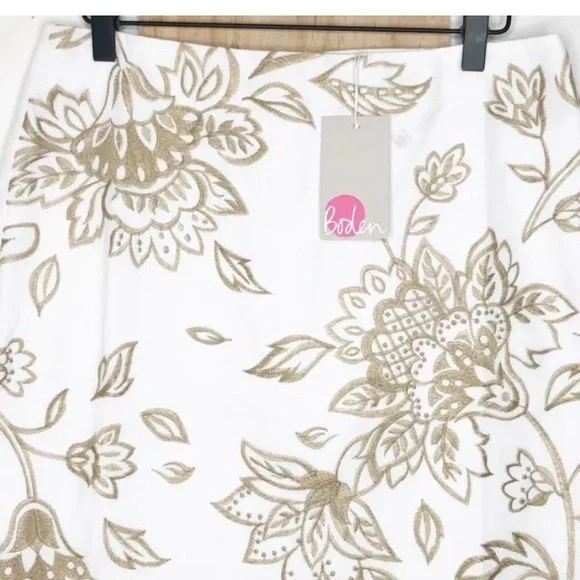 NWT BODEN FUN FLORAL EMBROIDERED WHITE MINI SKIRT - Picture 5 of 8